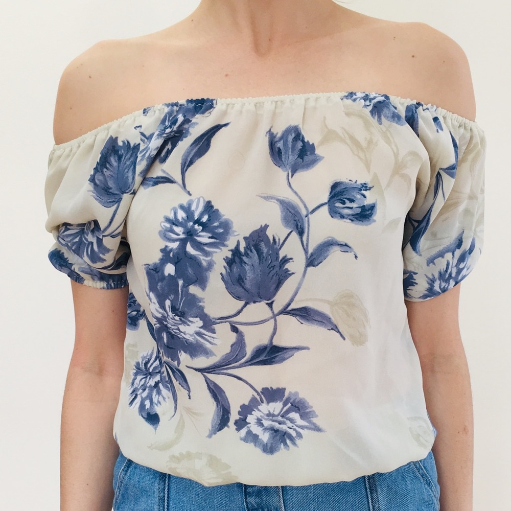 Blue floral neutral top